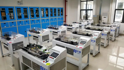 深技师激光专业 就业前景广阔，央视聚焦光电技术研发